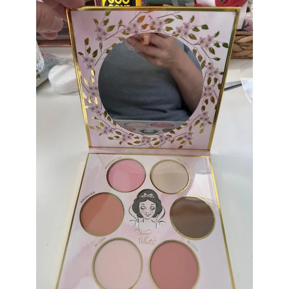 Disney Snow White Makeup Set Eyeshadow Complexion Palette Lip Oil Taste‎ Beauty